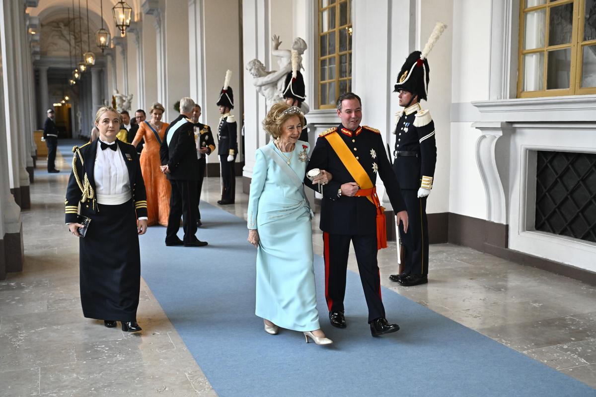 La reina Sofía acompañada de Guillermo de Luxemburgo.