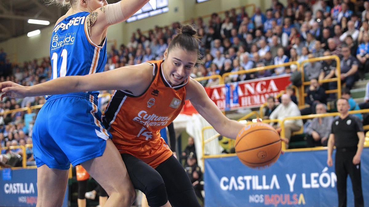 Raquel Carrera, de las más destacadas en el partido ante el Pefumerías