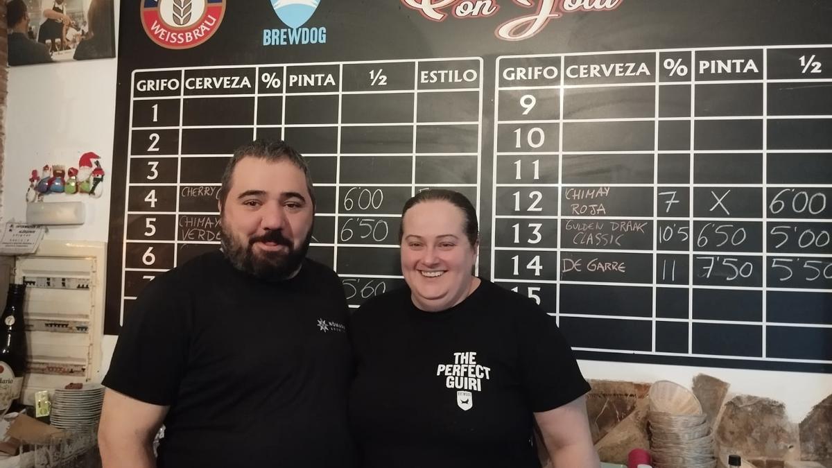 La precisión metódica de David tras la barra se suma a la creatividad intuitiva Sheila en la cocina.