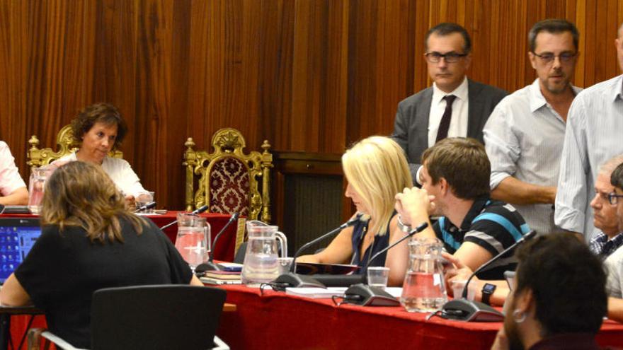 Els regidors del PSC en el moment que van abandonar la sala de plens