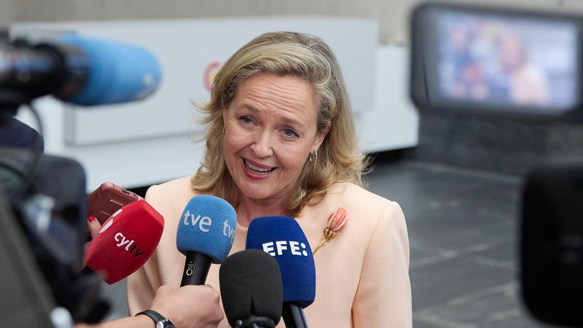 La vicepresidenta primera y ministra de Asuntos Económicos y Transformación Digital, Nadia Calviño, clausura la entrega del Premio Nacional Pyme en la Sede Cámara de España, a 21 de junio de 2023, en Madrid (España). Banco Santander y la Cámara de Comerci