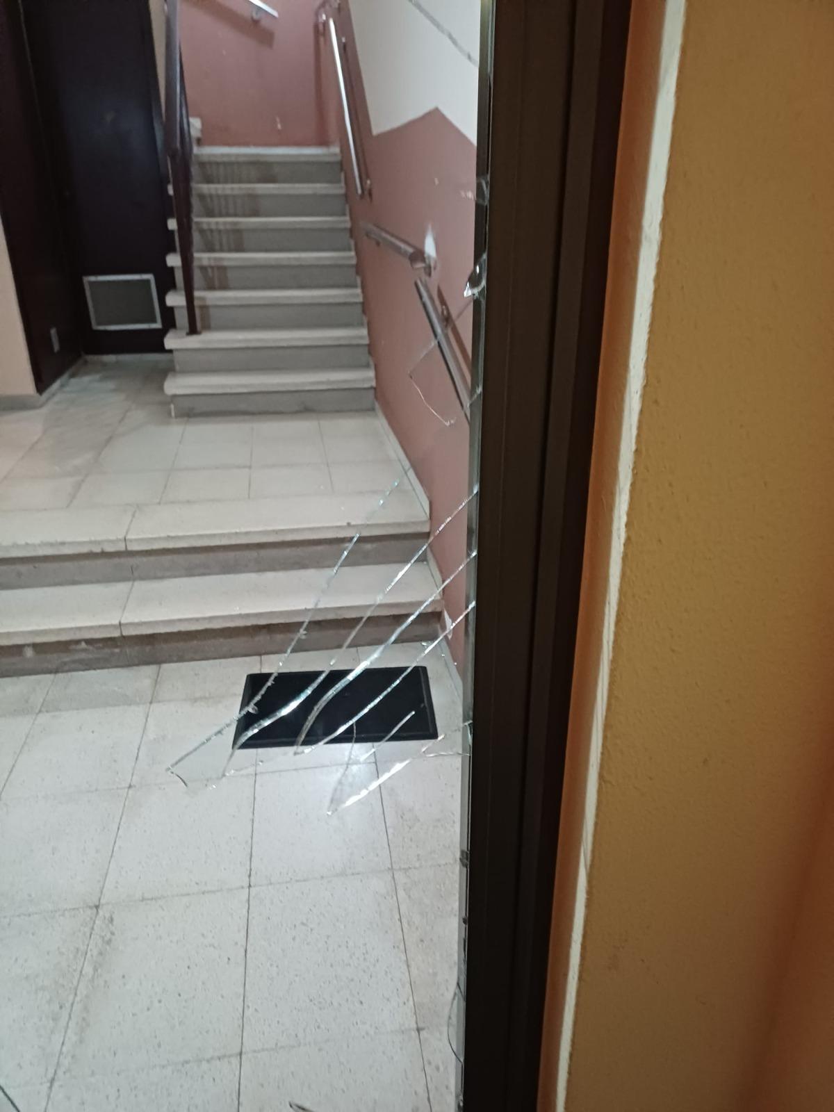 Les fotos de les destrosses després d'una discussió pel volum a Girona Les fotos de les destrosses després d'una discussió pel volum a Girona