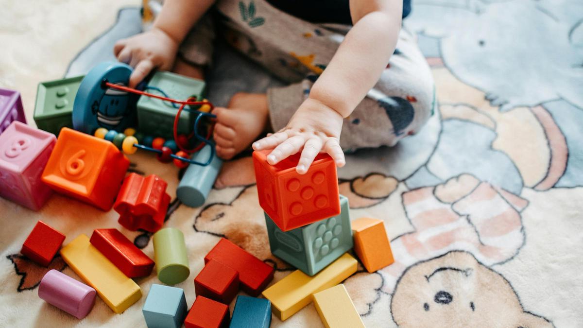 Buenas noticias para los padres: esta es la ayuda económica que puede pedir uno de los dos progenitores