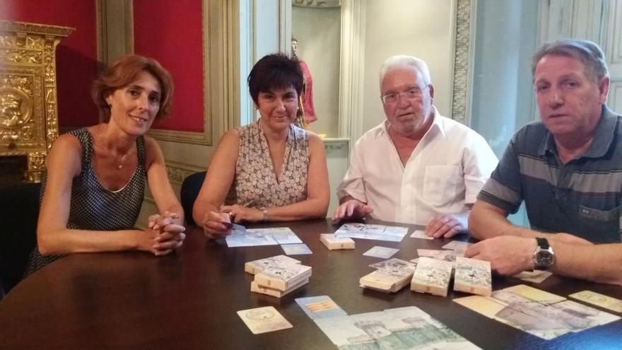 L&#039;acte d&#039;entrega dels jocs de cartes al Consell Comarcal