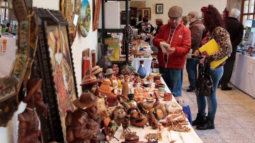 Manos Unidas abre un mercadillo en el Colegio Universitario