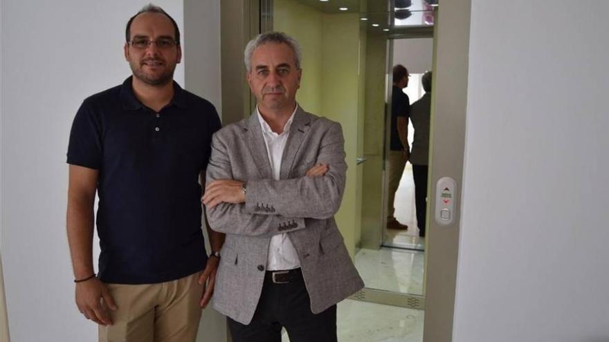 La Diputación elimina barreras arquitectónicas en el consultorio médico de Carcabuey