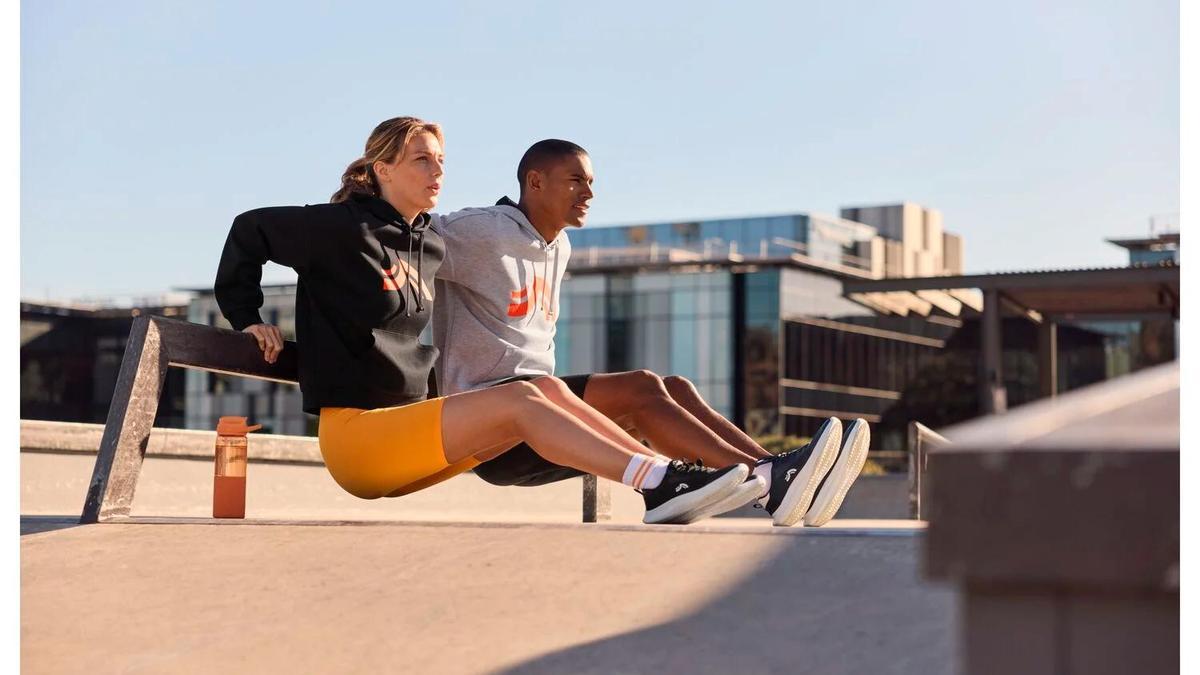 Colas en Lidl para hacer para hacerse con la sudadera para hombre más moderna: en dos colores y con bolsillo tipo canguro