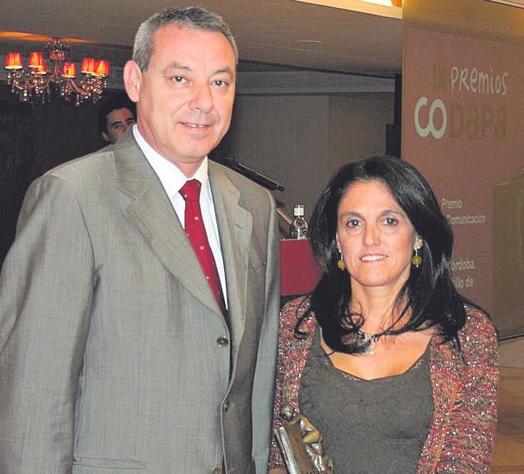 El consejero Álvarez de la Chica entrega a Carmen Aumente el premio de Codapa.