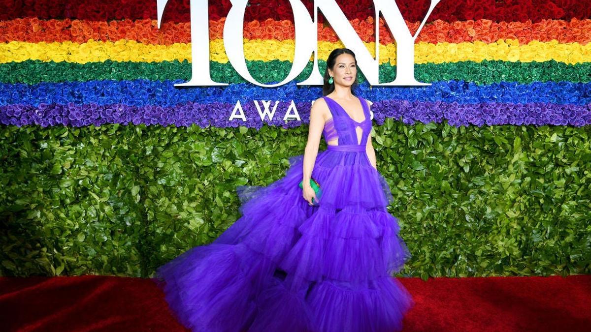 Alfombra roja de los premios Tony Awards 73 - Lucy Liu