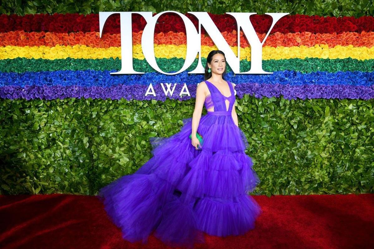 Alfombra roja de los premios Tony Awards 73 - Lucy Liu