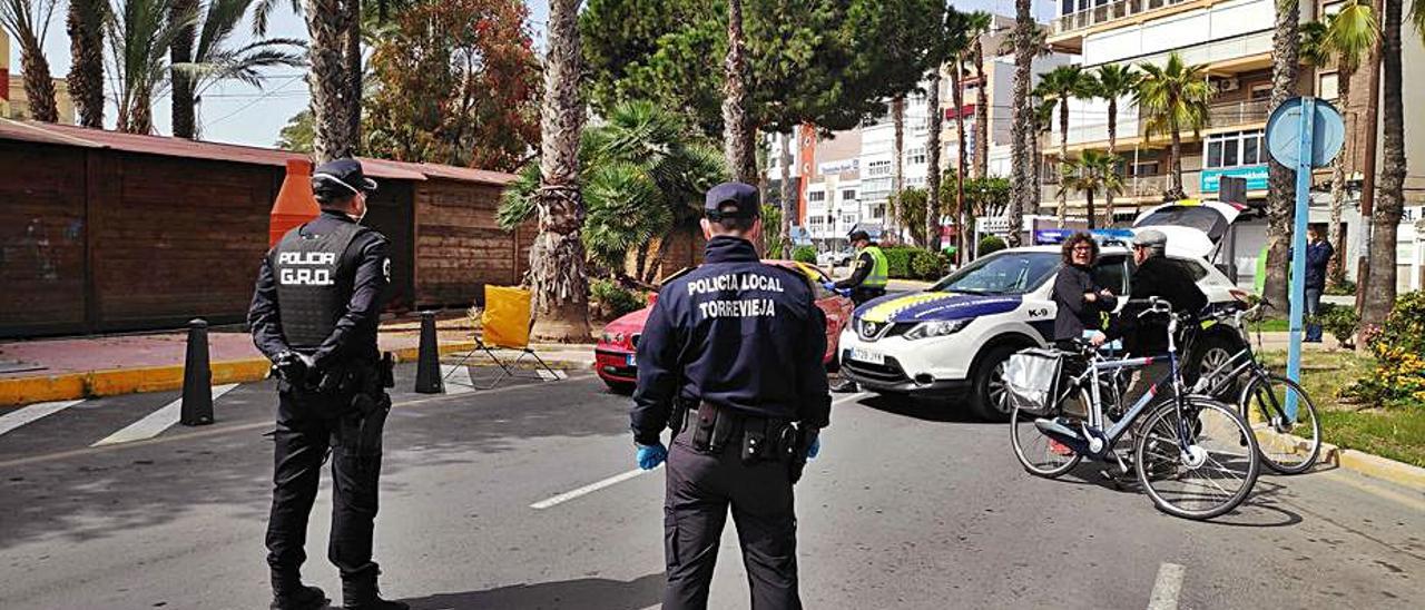 Imagen de un control de la Policía Local de Torrevieja. |