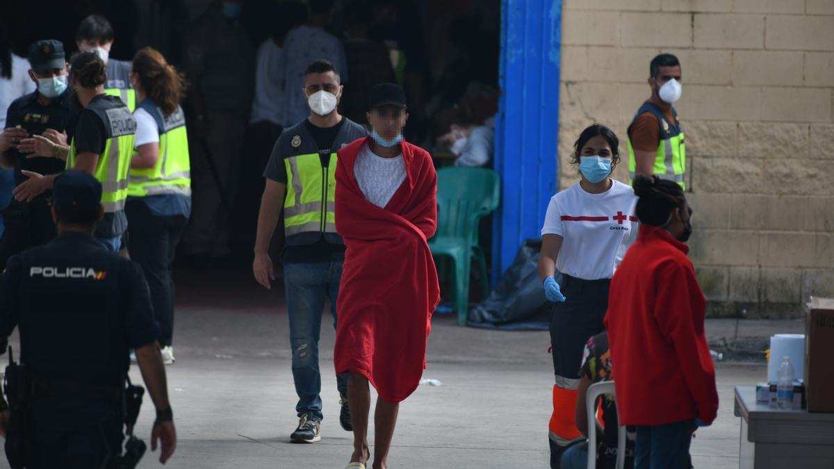 Las familias de los menores llegados a Ceuta los reclaman.