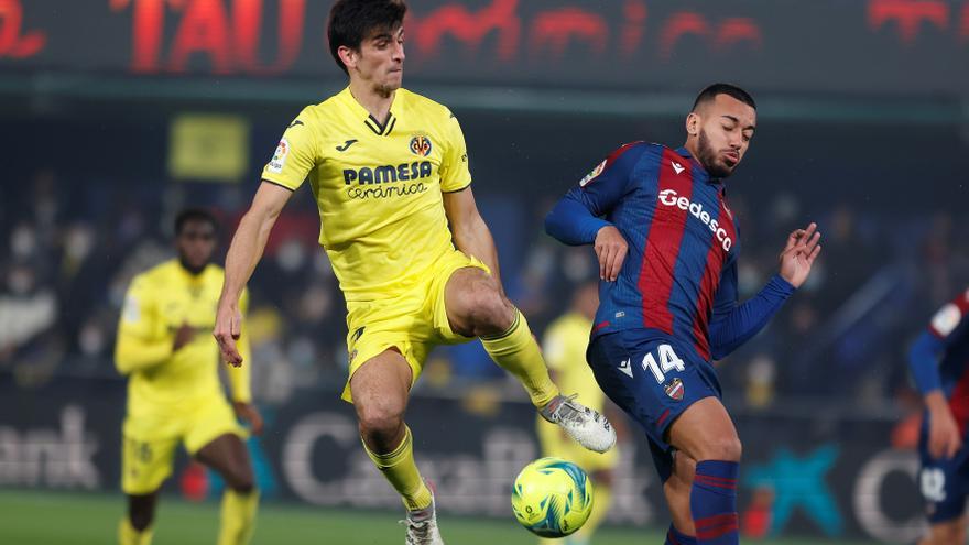 El Villarreal golea a un frágil Levante y mira ya a Europa