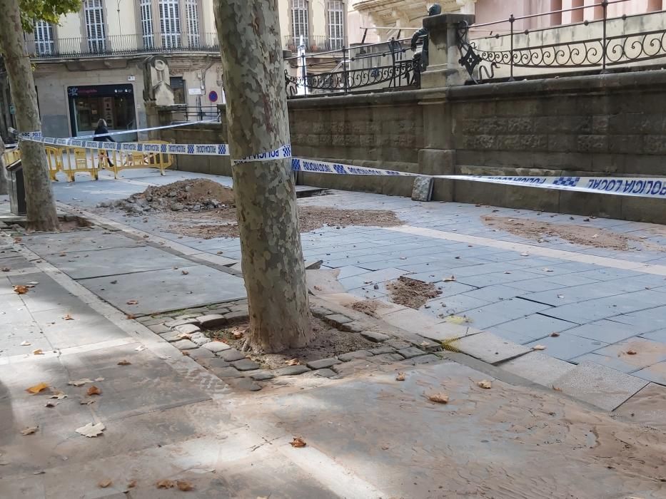 El tram malmès per la fuita d'aigua al passeig Pere III