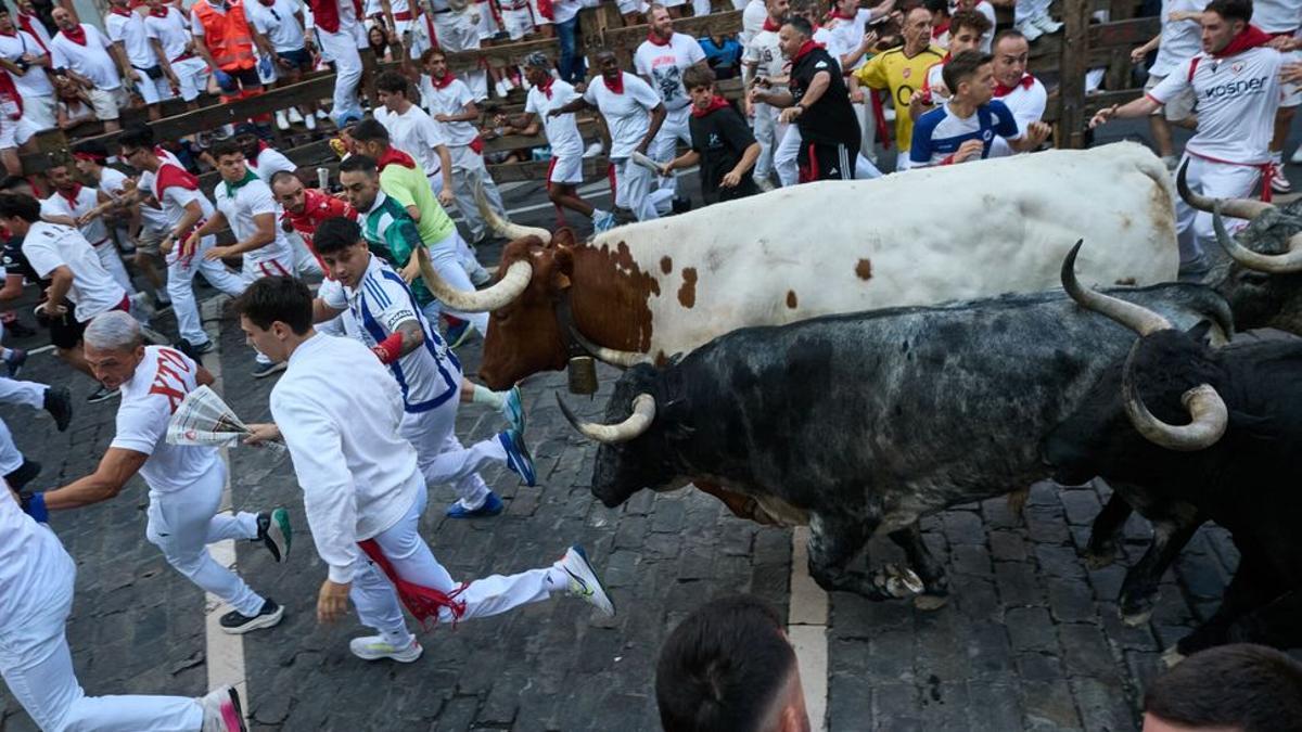 La corrida comenzó en la Cuesta de San Domingo y se saldó con un herido por asta