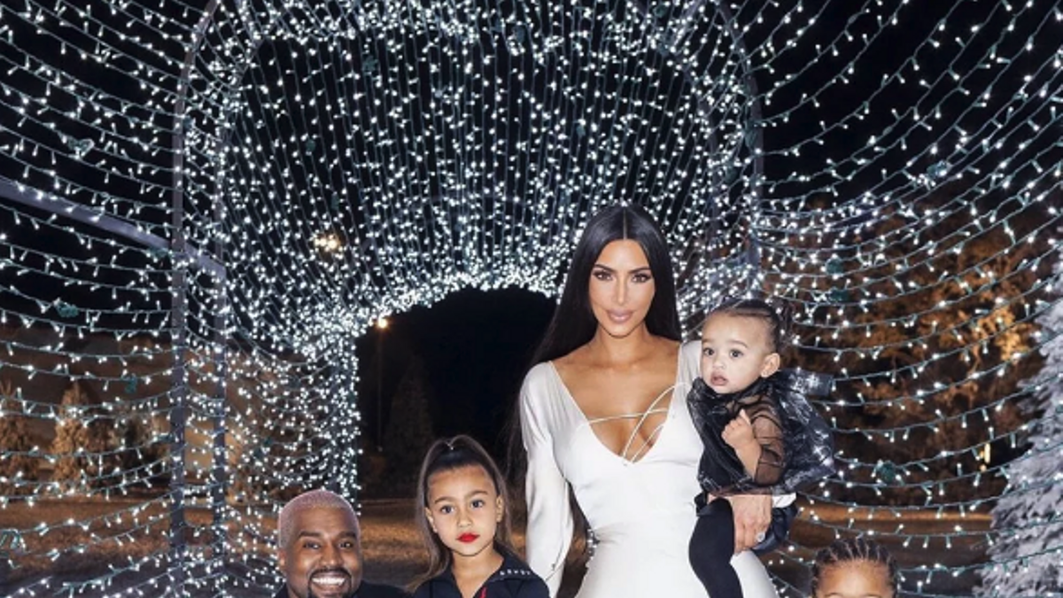 Kim Kardashian y Kanye West, en su millonaria fiesta de Navidad