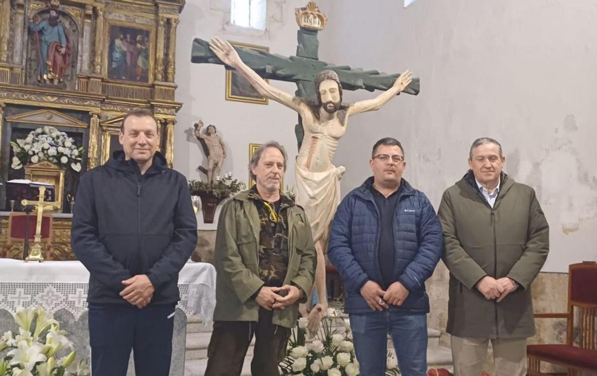 Autoridades, en la iglesia de Santiago Apostol en la que fue oficiada la misa de fiesta. | CH. S.