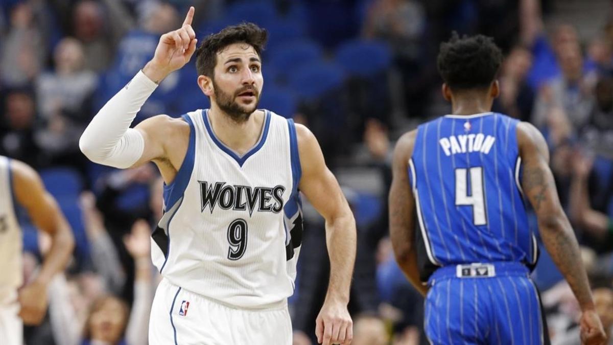 Ricky Rubio celebra uno de sus seis triples antes los Magic.