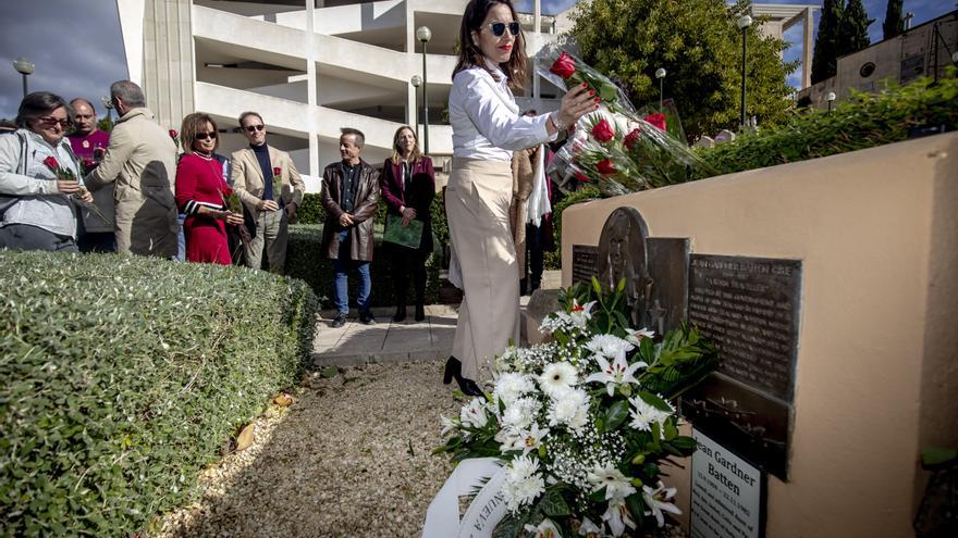 Homenaje a Jean Batten: &quot;Es una inspiración para las jóvenes pilotos&quot;