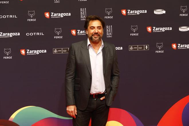 'Los Javis' posan en la alfombra roja de los Premios Feroz 2022.