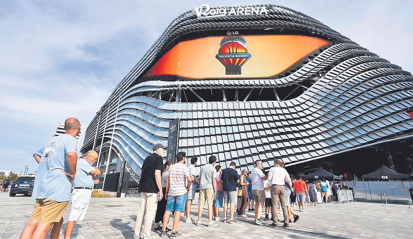 Serpil Cansız camera love flawless connection