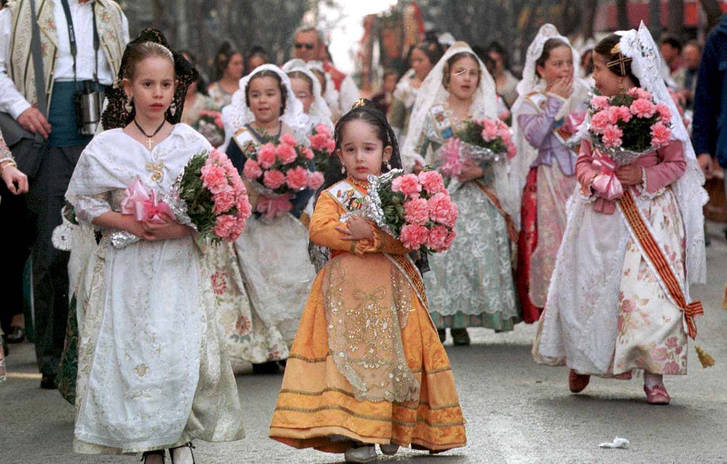 Ofrendas de las Fallas de fin de siglo. Si tienes 20-30 años, quizá estás aquí