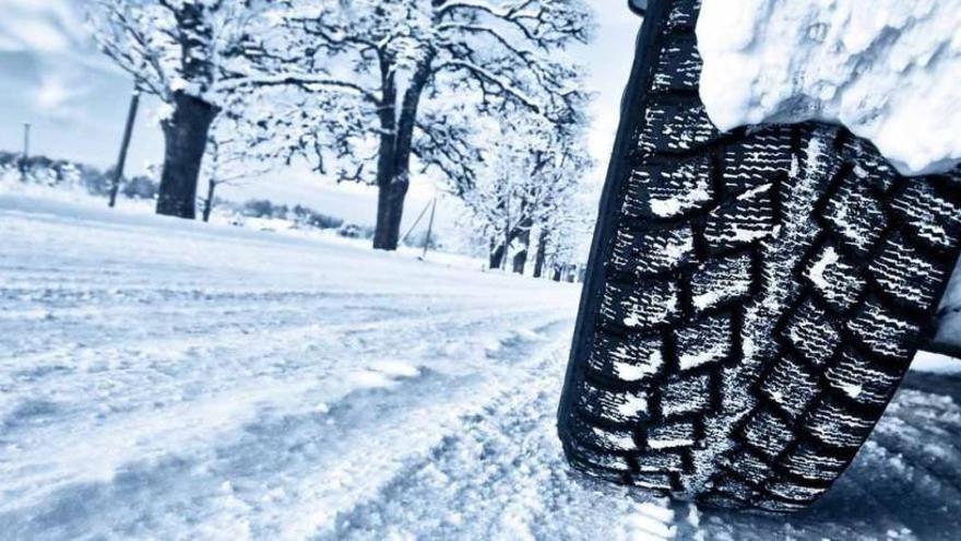 Els pneumàtics d&#039;hivern milloren la conducció per carreteres gelades