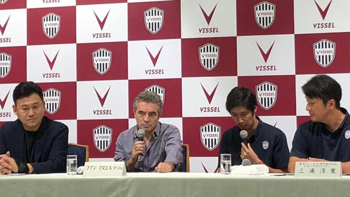 Juanma Lillo, durante su presentación con el Kobe