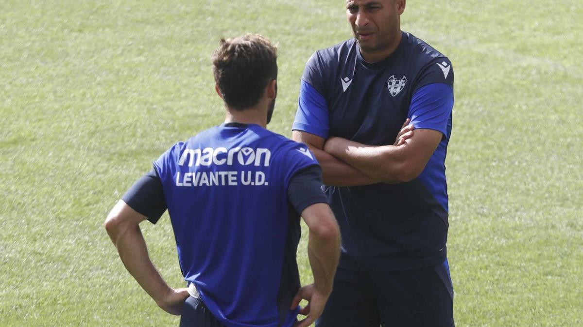 Mehdi Nafti, en el entrenamiento del Levante UD en la ciudad deportiva de Buñol. | LEVANTE UD