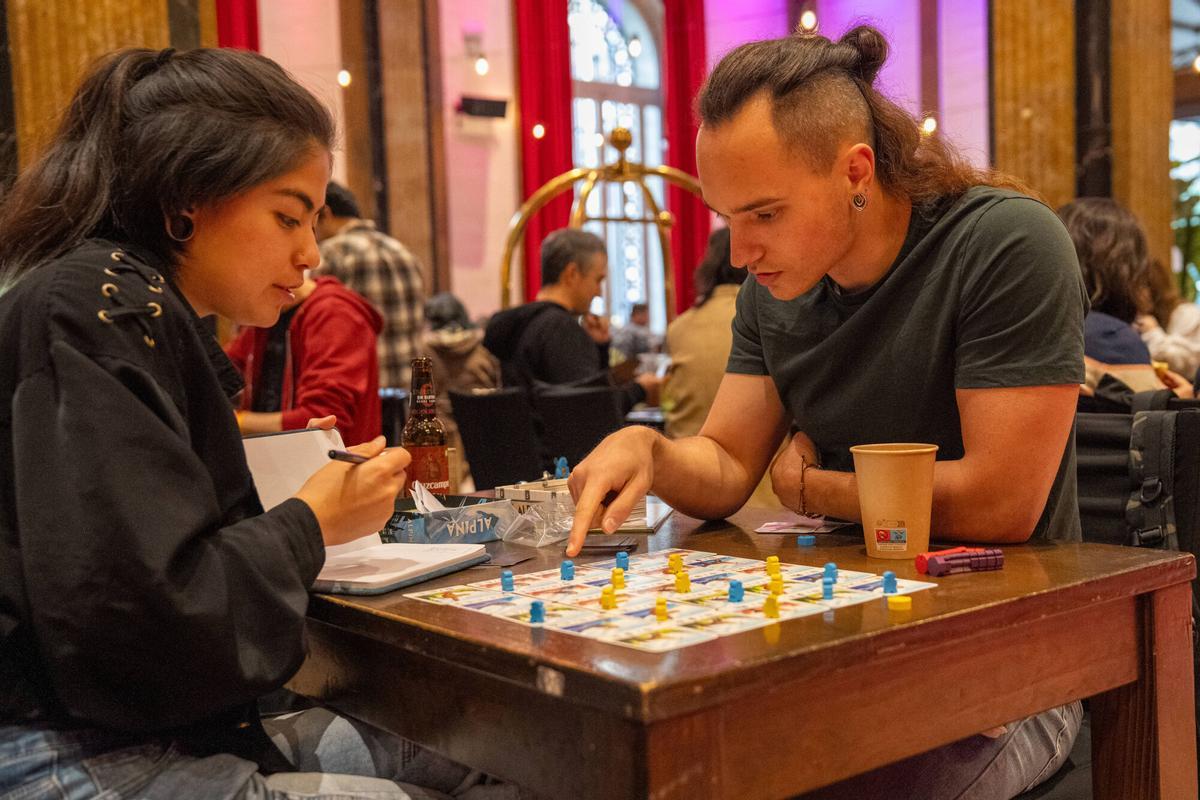 Encuentro de juegos de mesa en la Estación de França de Barcelona. El evento es organizado por Kleff, la comunidad de juegos de mesa más grande de Europa.