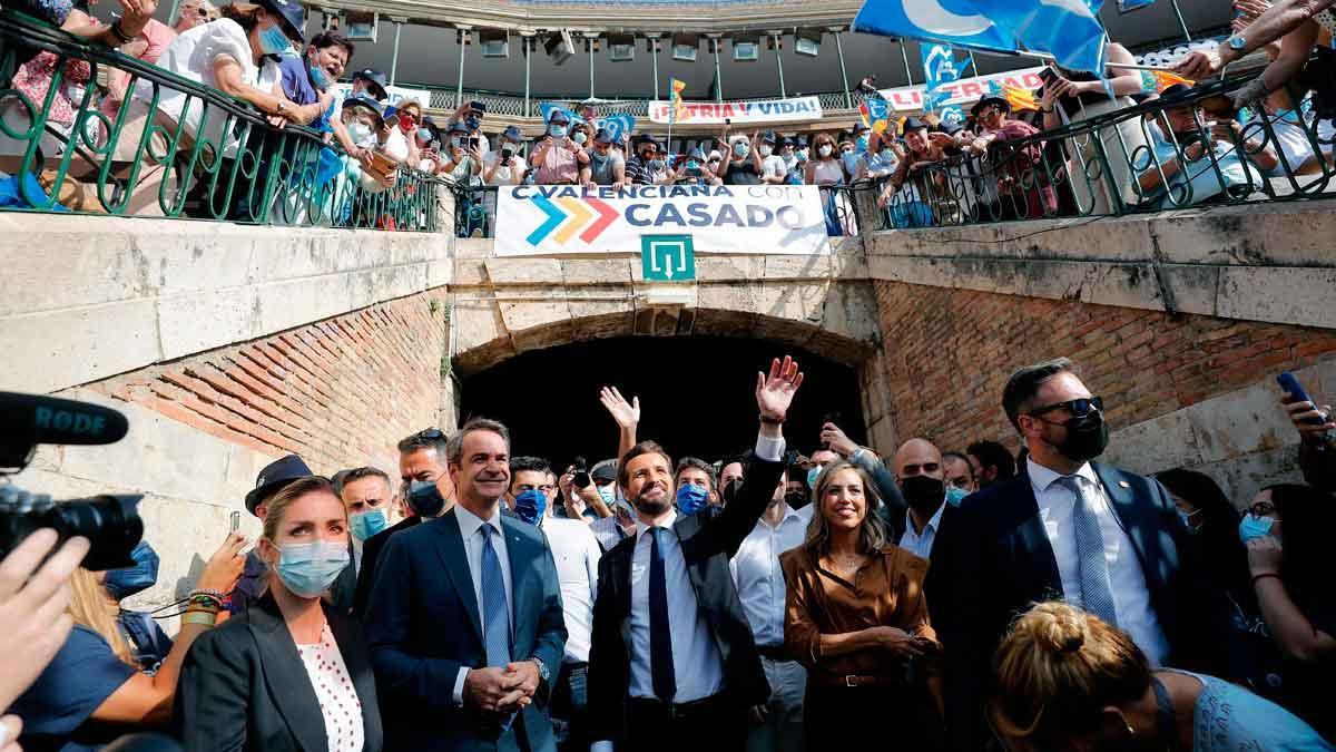 Pablo Casado, a su llegada a la plaza de toros de Valencia