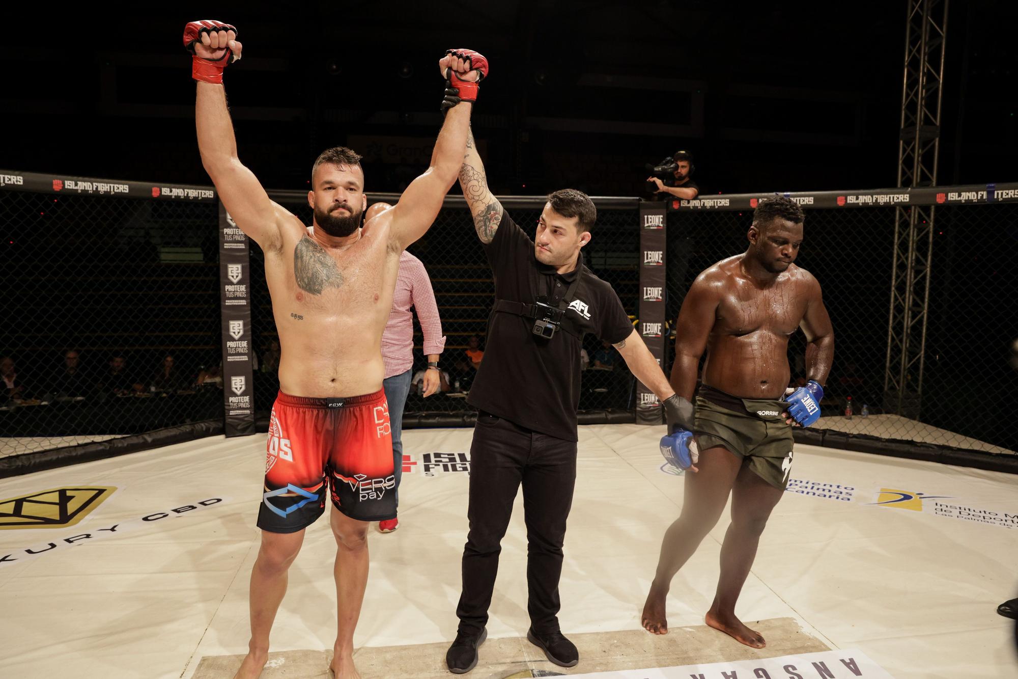 Juanma Suárez y Darwin Rodríguez, campeones mundiales de MMA