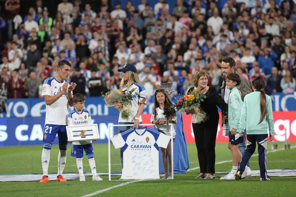 Así ha sido el inolvidable homenaje del zaragocismo a Alberto Zapater