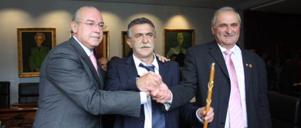 Iglesias, Vallejo y Suárez, en 2001, en la investidura del líder de Foro en Valdés.