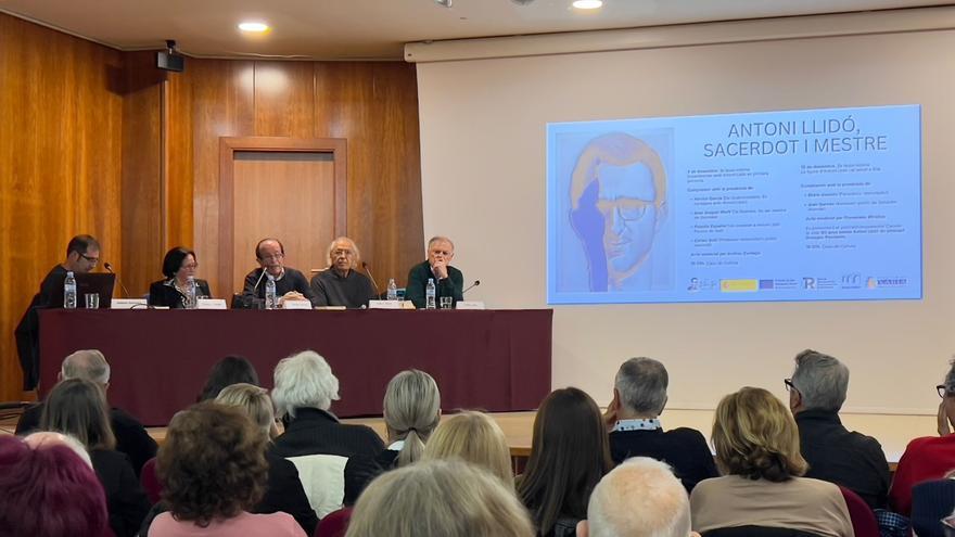 Antoni Llidó, el maestro: vecinos de Balones y Quatretondeta llenan la Casa de Cultura de Xàbia en una emotiva charla