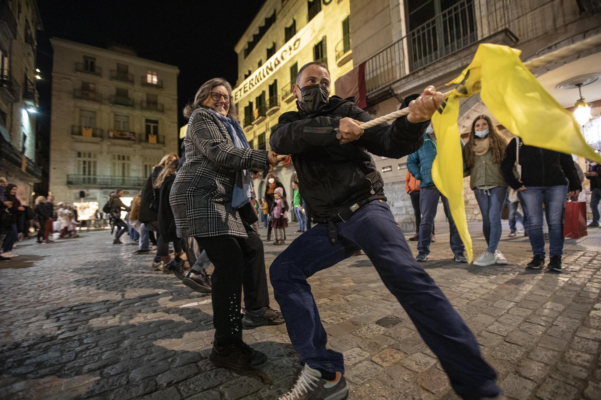 Estirada de corda a la plaça del Vi