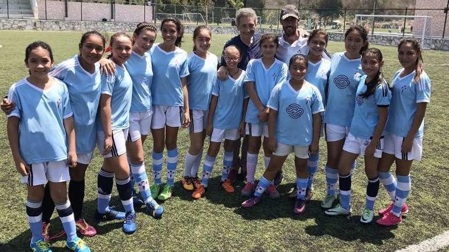 Carlos Mouriño, con un Celta femenino en México. // @CeltaCampeche