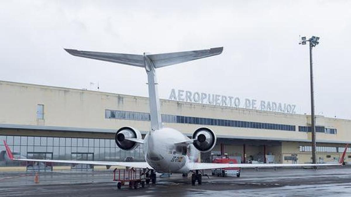 Una imagen del aeropuerto de Badajoz, a 15 kilómetros de la capital pacense.