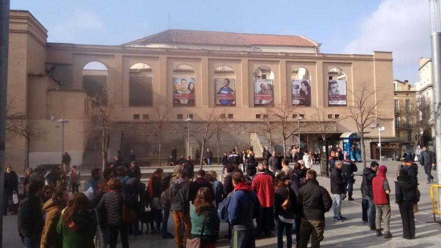 Tensió al centre de Manresa per una manifestació en contra dels refugiats