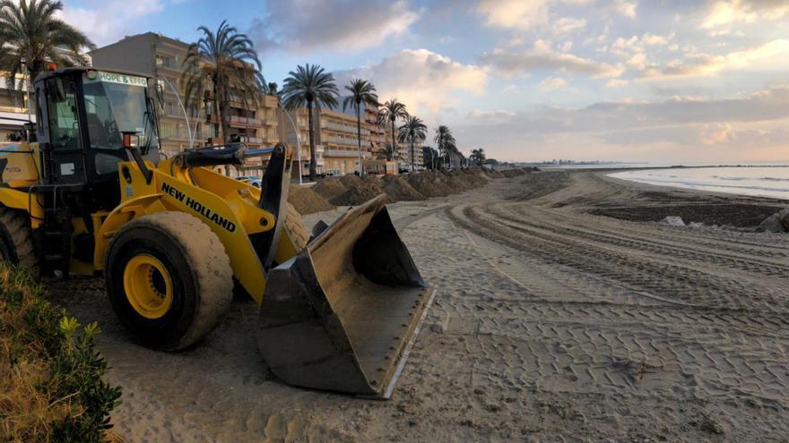 Torreblanca crea dunas para proteger sus playas de los temporales