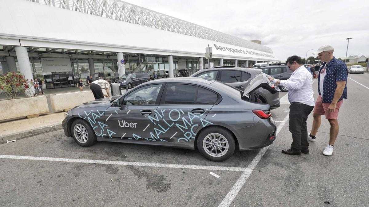 Un vehículo de Uber en el aeropuerto de Palma