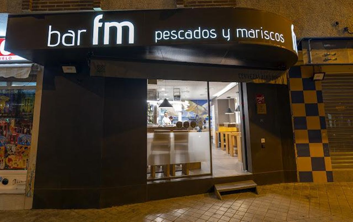 Entrada del bar 'FM de Granada.