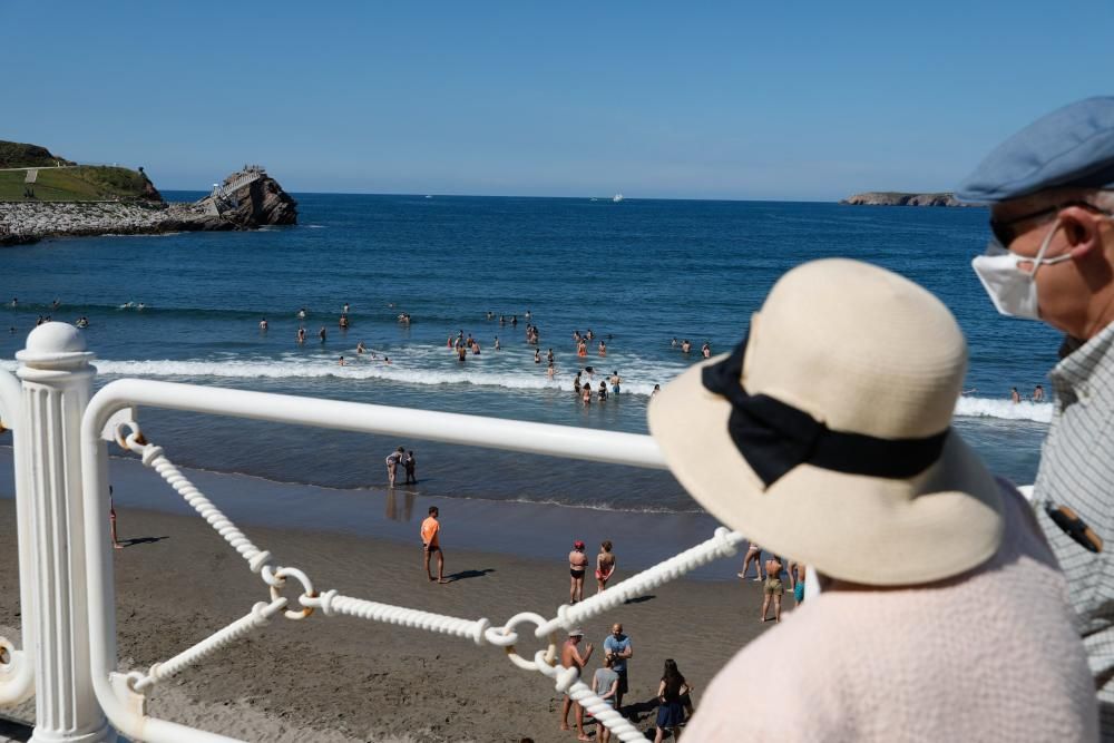 Sábado de playa en Asturias: parcelas de arenal