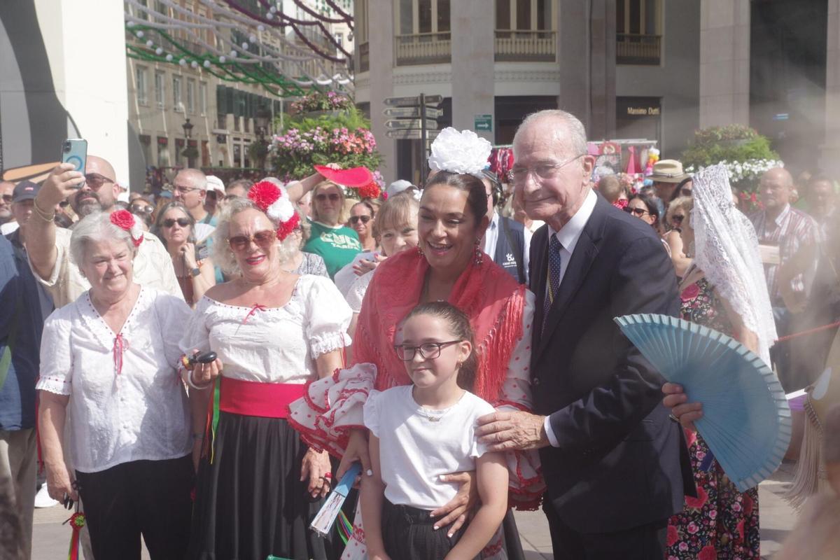 Málaga peregrina ante la Victoria para comenzar su Feria