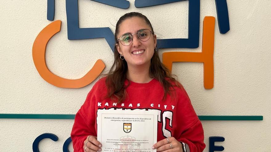 el Interior reconoce la labor de la vecina de Algemesí, Carla Ferragud, por su implicación en la dana