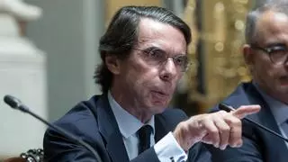 Aznar cree que la "financiación singular" serviría para pagar el "despilfarro" de los "golpistas"