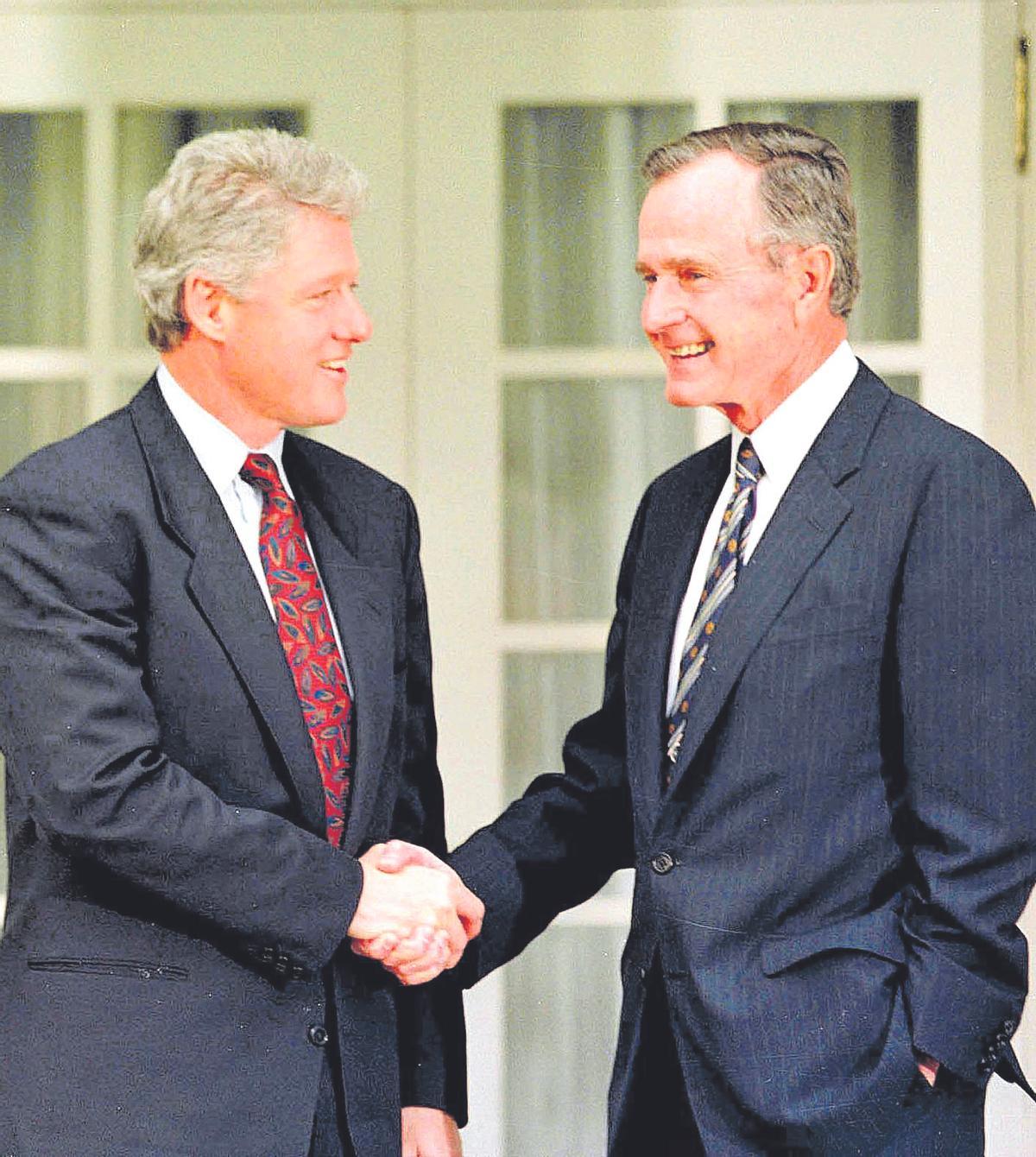 Bill Clinton, el presidente electo de EEUU, y George Bush, el saliente, en la Casa Blanca en 1992