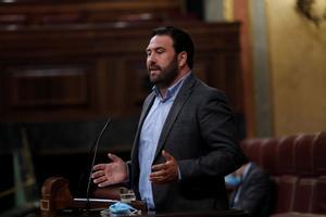 MADRID, 29/07/2020.- El portavoz de EH-Bildu, Jon Iñarritu, durante su intervención en el pleno del Congreso de este miércoles ante el que comparece el jefe del Ejecutivo, Pedro Sánchez, para informar sobre los resultados del último Consejo Europeo en el que se negoció el reparto de fondos para la crisis generada por la pandemia del coronavirus. EFE/ Emilio Naranjo