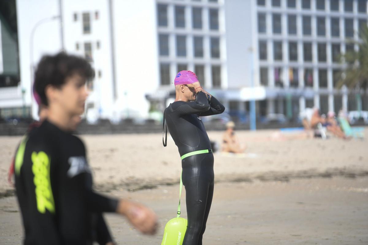 La prueba de natación en aguas abiertas contó con salida y llegada en la playa de Santa Cristina.