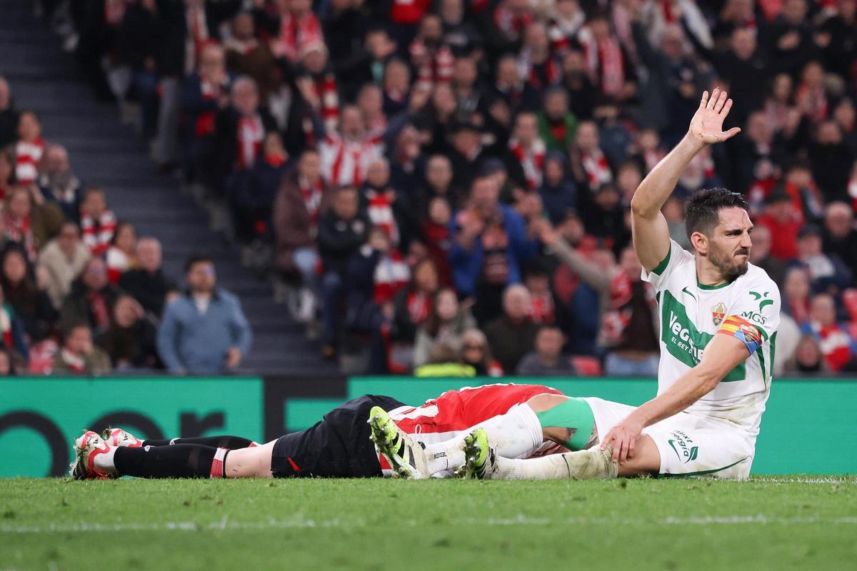 Pedro Bigas se lamenta tras cometer un penalti frente al Athletic Club.